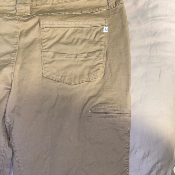 Magellan Outdoor utility pants. Size 40x30 - Picture 6 of 7